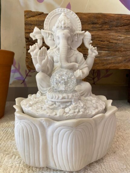 Fonte Ganesha com Bola de Vidro – 35 cm